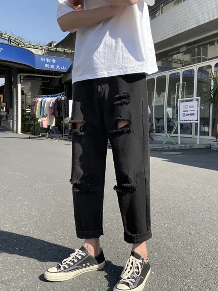 Рисунок 5 - Черные рваные джинсы ICCLEK