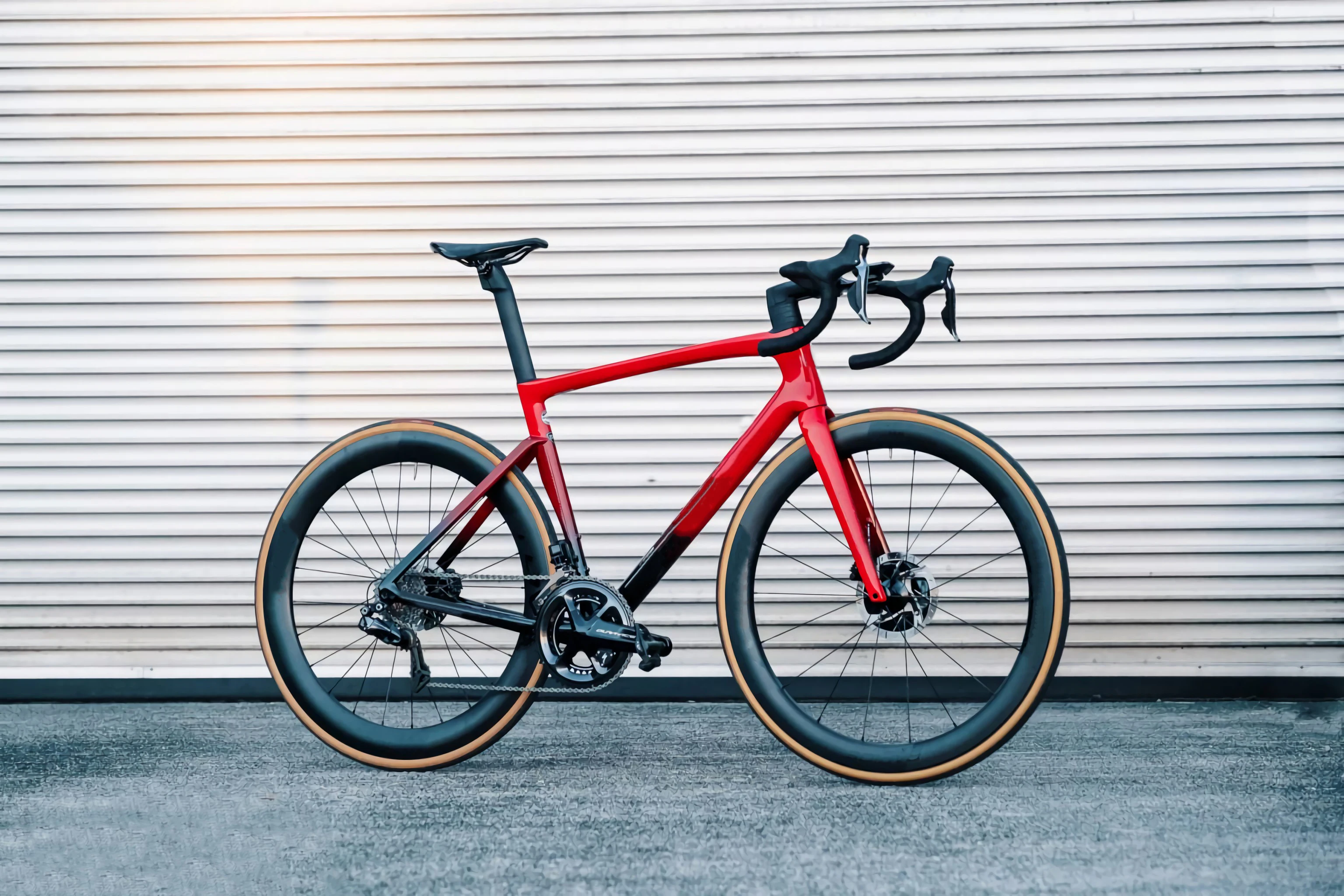 

2022 High quality SL7 Venge F F14 Carbon Frame Road Bike Clean Routing Threaded BSA With Integrated Stem 700C Carbon Frameset