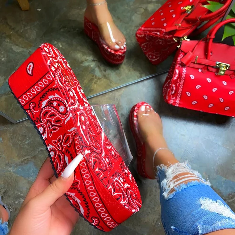 Новинка 2020 года Женские сандалии Шлепанцы с банданой на толстой подошве Женская