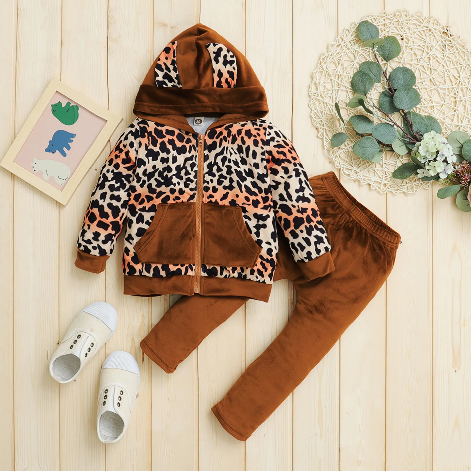 

С леопардовым принтом из двух предметов: толстовка с капюшоном и рисунком котенка свитшоты на молнии и брюки для От 1 до 4 лет; Детская бархат...