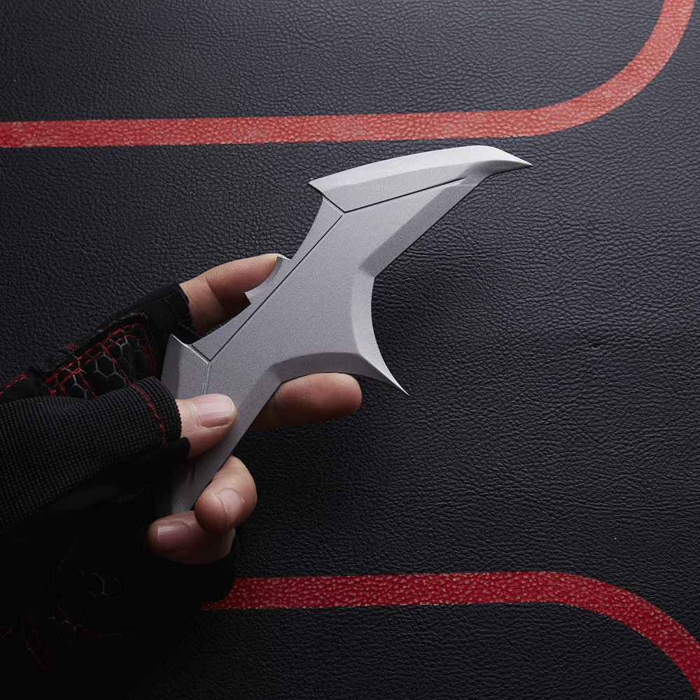 1 шт. фильмы Лига Справедливости Бэтмен Брюс Уэйн супергерой косплей Дартс