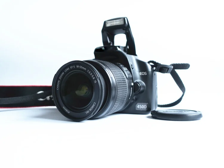 

USED EOS 450D Digital SLR Camera with 18-55mm lens 12.2-megapixel CMOS sensor APS-C