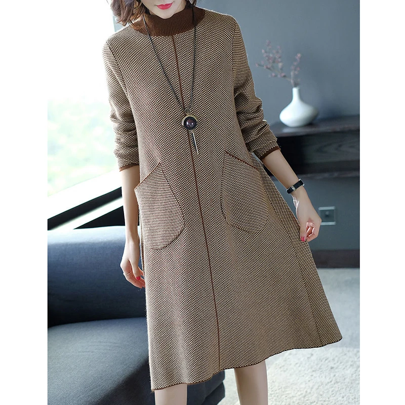 Зимние свободные вязаные платья-свитера из твида с высоким воротником осень 2024