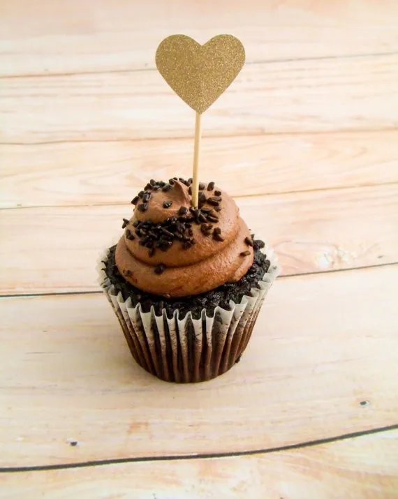 100 шт заказ Цвет со сверкающими золотистыми капкейк сердечко фигурки жениха и