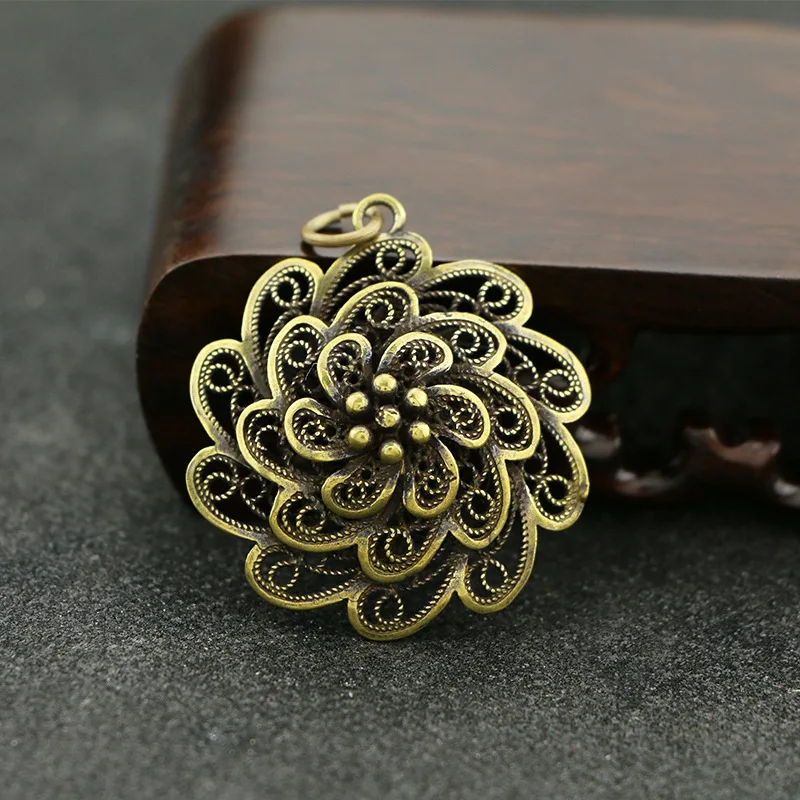 

3 Pcs Retro Metal Key Chain Accessories Metal Multilayer Hollow Flower Pendant Bag Ornament Accessories DIY Pendant Gift