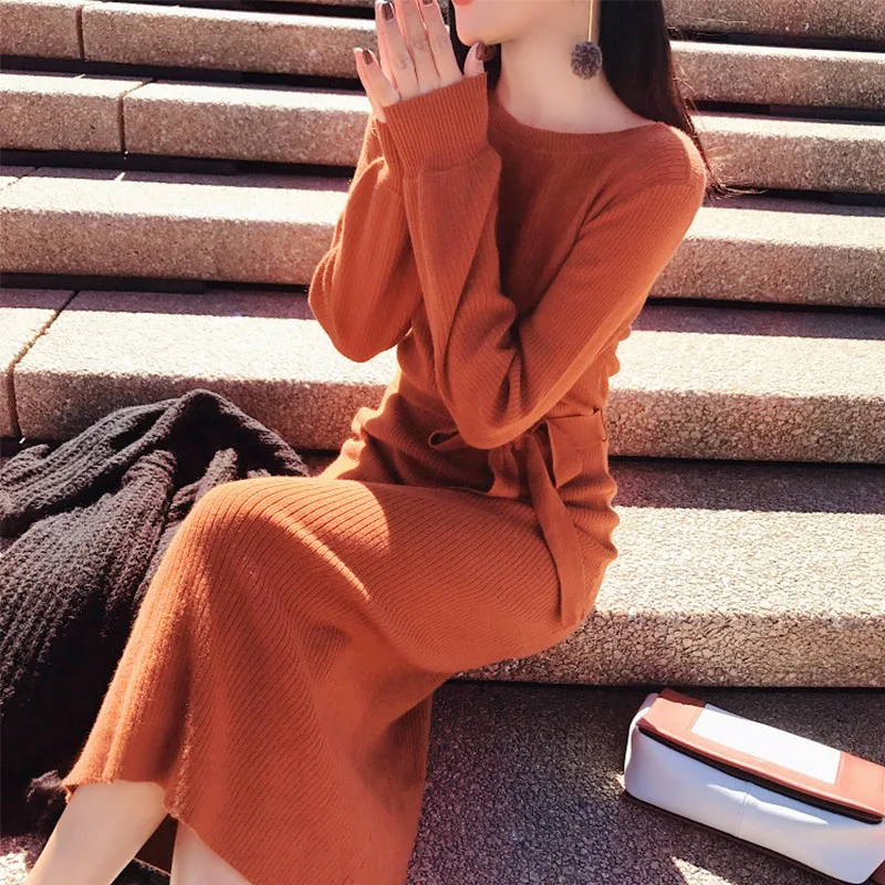 Женское трикотажное платье-свитер с длинным рукавом и разрезом на талии | Женская