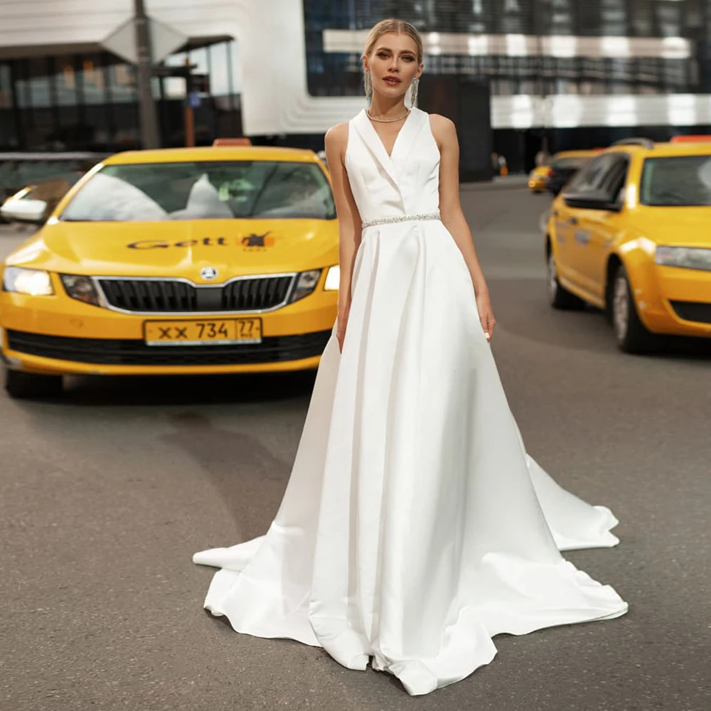 

A-Line Satin Wedding Dresses 2021 V-Neck Halter Sleeveless Beaded Sashes Bridal Gown Chic Robe