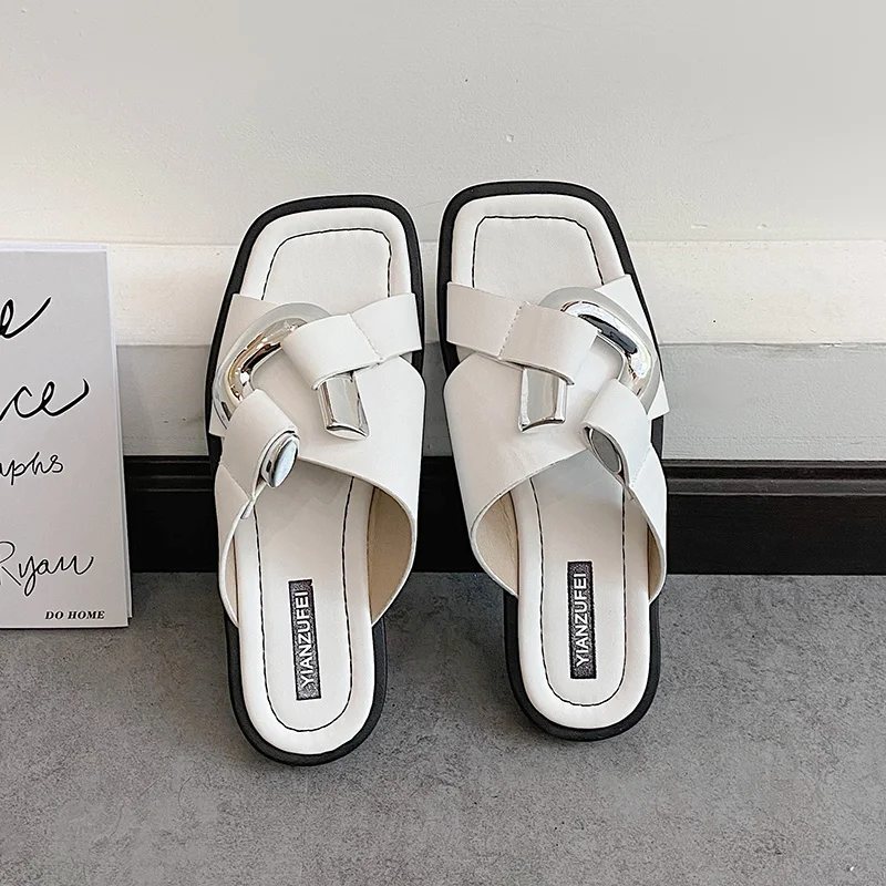 

Low Female Shoes Rivet Slippers Flat Luxury Slides 2021 Massage Designer Metal Decoration Fashion Basic PU Shoes Woman 2021 Slip