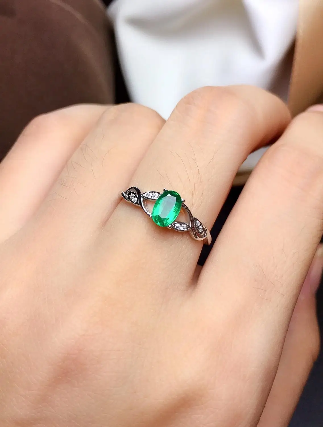 

SHILOVEM 925 sterling silver real Natural Emerald rings classic fine Jewelry women wedding gift new plant 4*6mm mj0406199agml