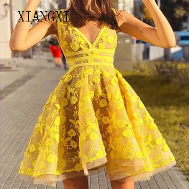 

Vestido De Festa Yellow Homecoming Dress 2020 V-Neck Sleeveless See Through Above Knee Mini Party Dress Dresses