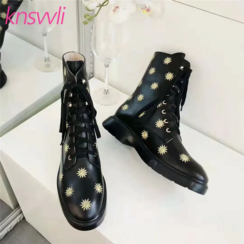 Мотоциклетные женские ботинки из натуральной кожи с вышивкой Короткие на