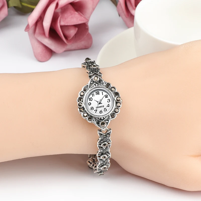 

2019 New Antique Silver Women's Watches Bright Black Crystal Bracelet Quartz Watch Women Fashion Luxury Vintage Watch Clock