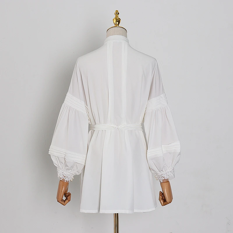 Женское мини-платье TWOTWINSTYLE белое с длинными рукавами-фонариками вышивкой и