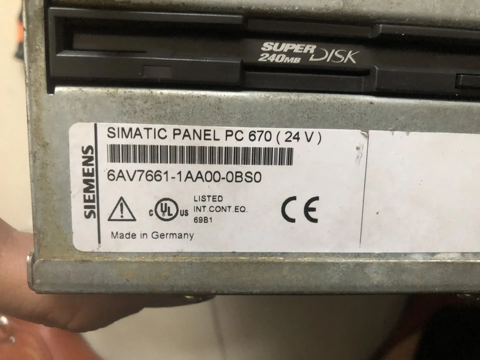

Siemens 6AV7661-1AA00-0BS0 Simatic Panel PC 670 Used In Good Condition