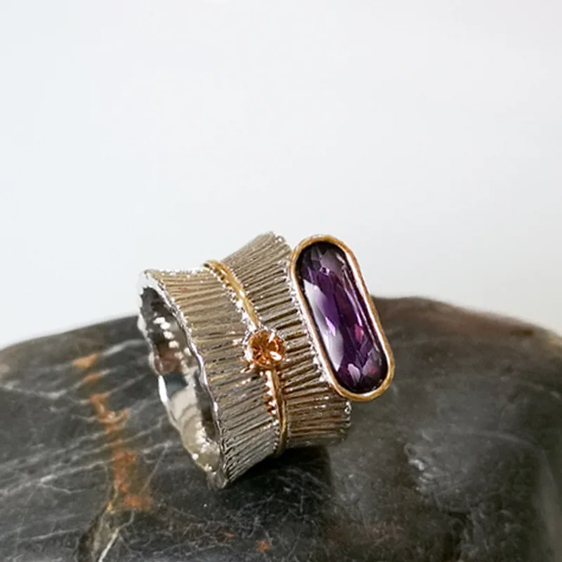 Винтажное кольцо с фиолетовым цирконием