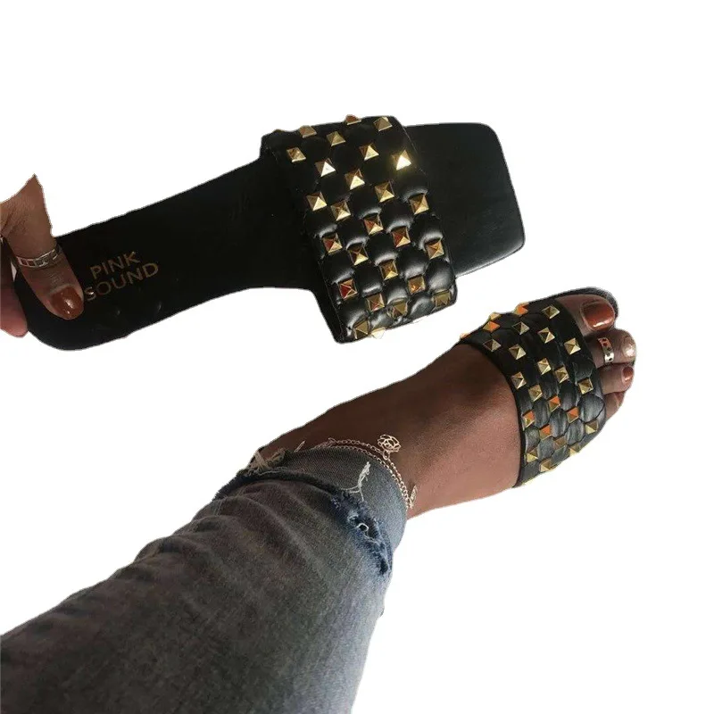 

2021 European and American new style flat-bottom slippers female plus size one-line ladies summer rivet sandals and slippers