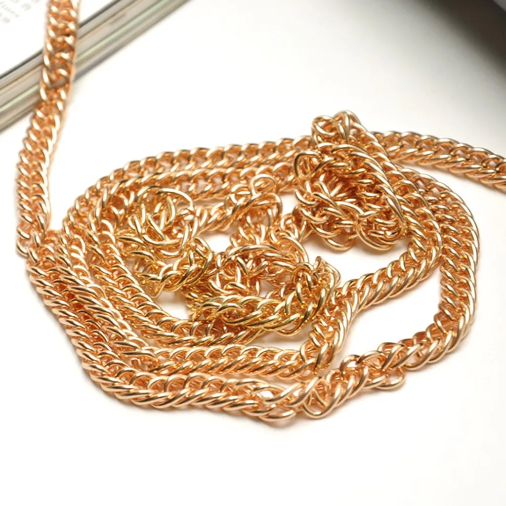 Женская сумка однотонная простая на плечо модная маленькая квадратная цепочке