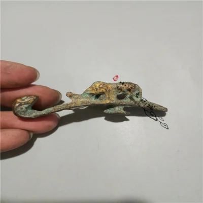 

Изысканная имитация бронзового нефрита с резным слоном на крючке