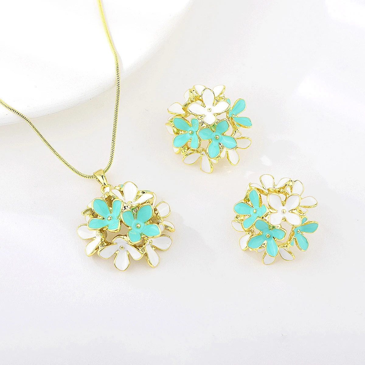 

Viennois Fashion Enamel Flower Jewelry Sets for Women Gold Color Pendant Necklace and Earrings Floral Jewelry Set Wedding Gifts