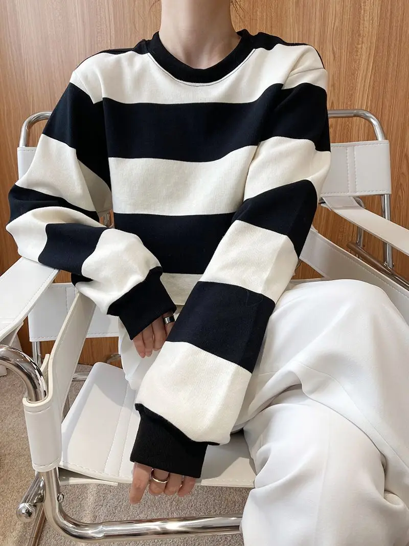 

Pullovers Women Autumn O-Neck Sweaters Woman Pullover Sweet Black White Striped Harajuku Knitted Loose Casual Outwear Short Tops