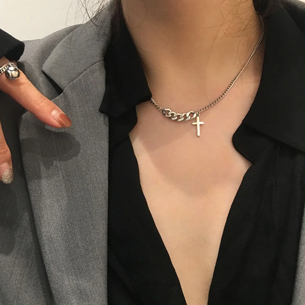 

Korean ins wind retro short cross sweater chain women's necklace simple fashion necklace temperament wild clavicle chain