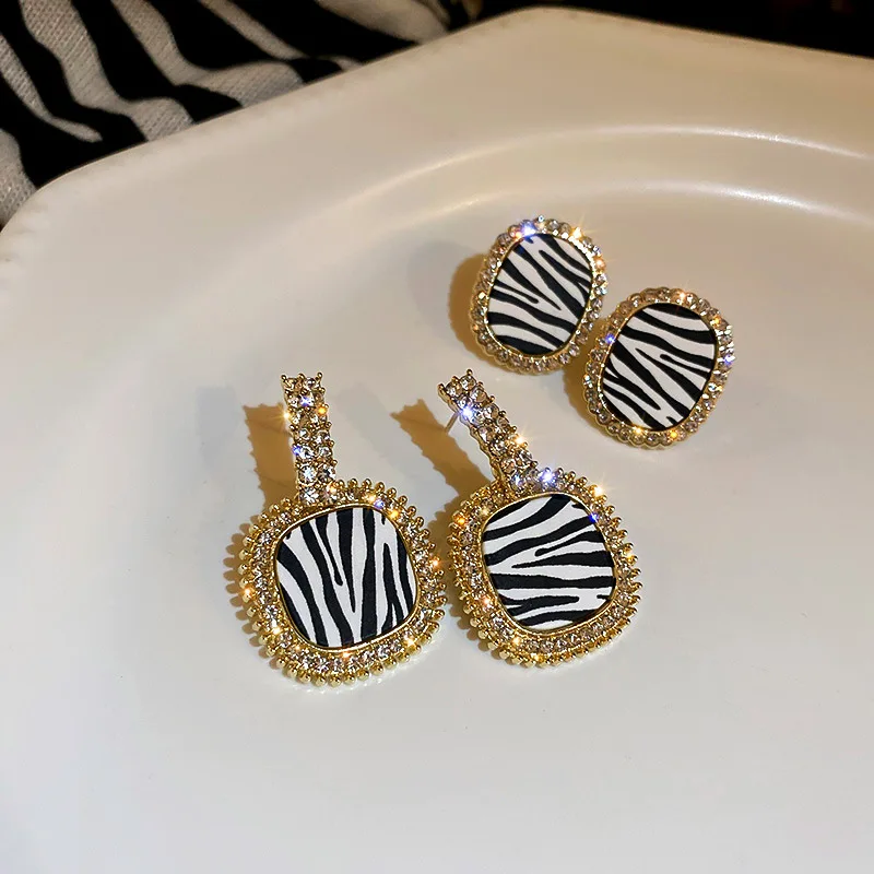 

Minar Causal Black White Stripy Geometric Pendant Earrings for Women Girls Sparkly Rhinestone Dangle Earrings Accessories