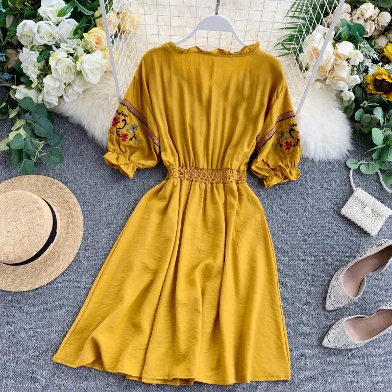 Женское платье с вышитыми цветами и кисточками супер сказочное во французском