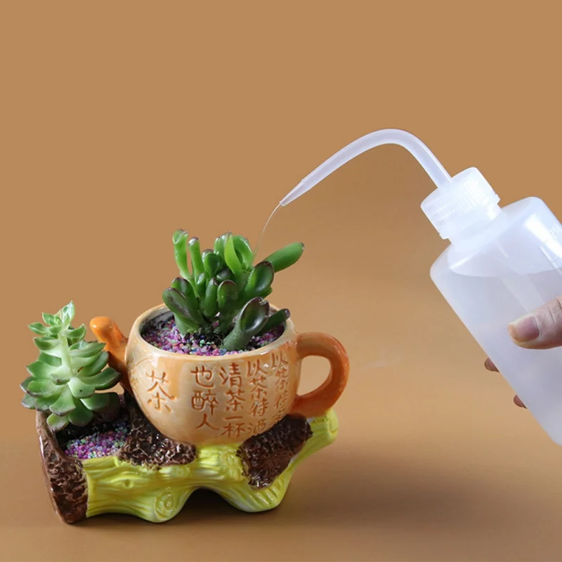 

Gardening Dripper Plastic Bottle Elbow Watering Can Red Succulent Watering Small Flowers Pot Watering Pot Plants Flower 1000ml