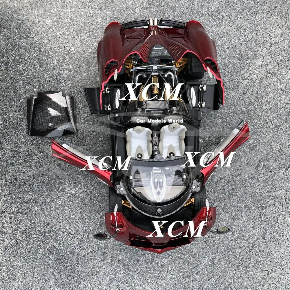 Литая под давлением модель автомобиля LCD модели Huayra Roadster 1:18 (красный) + маленький