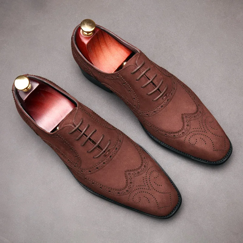 

Suede Mens Oxfords Cow Leather Italian Brogue Shoes Men Fashion Luxury Black Brown Office Formal Square Head Dress Wedding Shoes