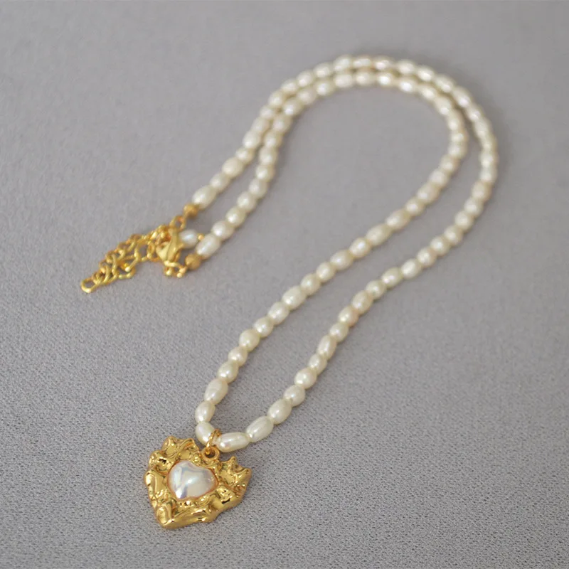 

European and American retro love freshwater rice pearls gentle temperament clavicle chain necklace