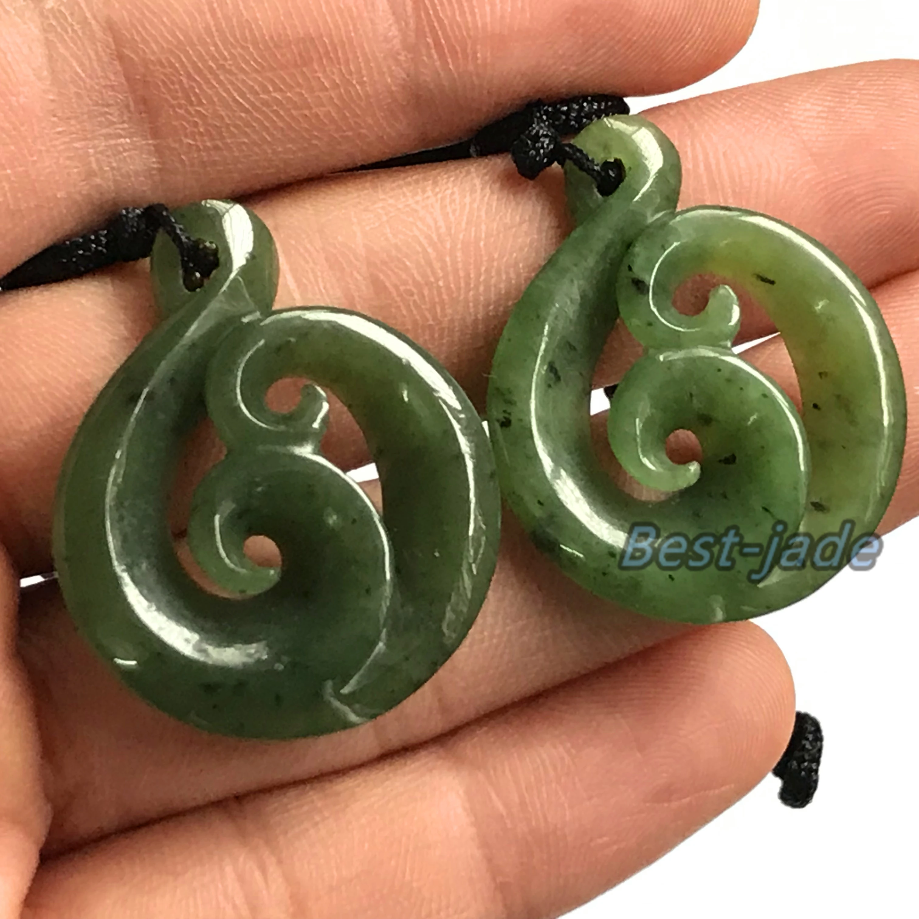 Натуральный зеленый нефритовый поворотный крючок в стиле маори подвеска