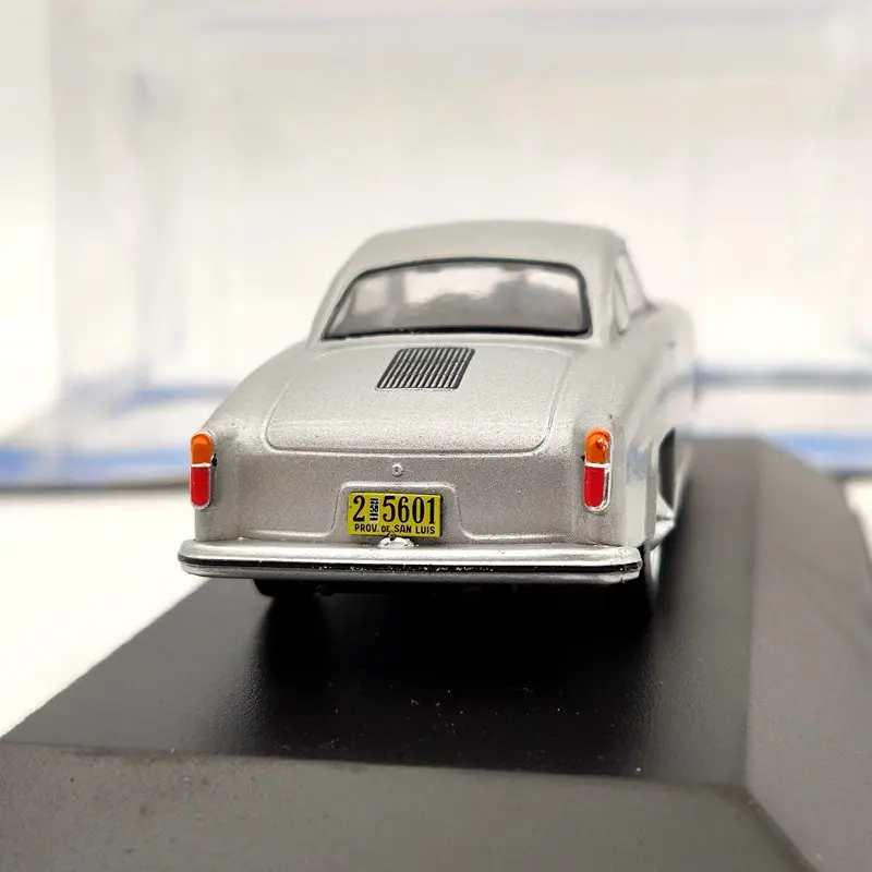 IXO 1:43 для литых под давлением моделей Teram Puntero 1958 Ограниченная Коллекция серебра |