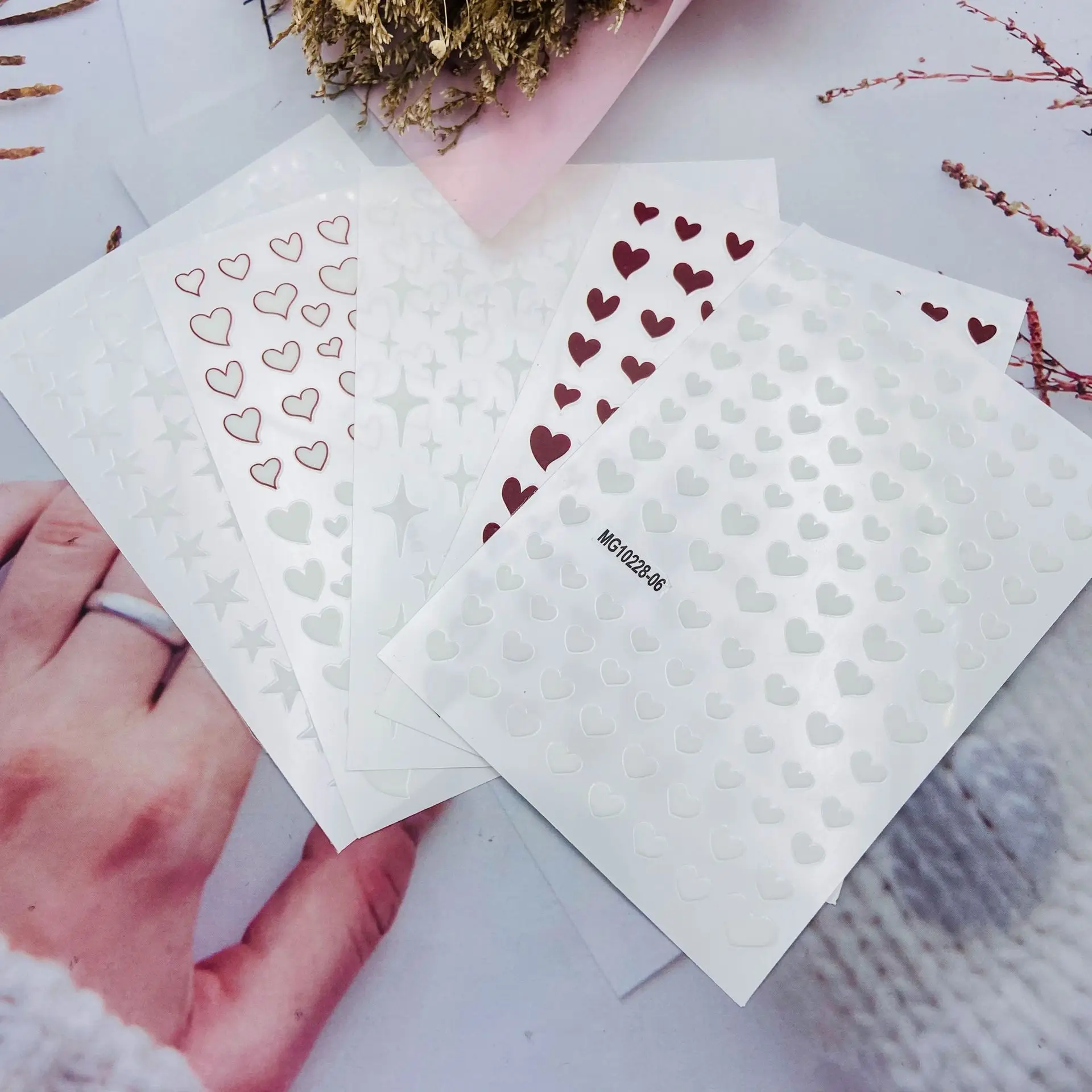 

3D Nail Stickers Red and White Love Stars Design DIY Tips Nail Art Decoration Packaging Self-adhesive Transfer Decal Slider