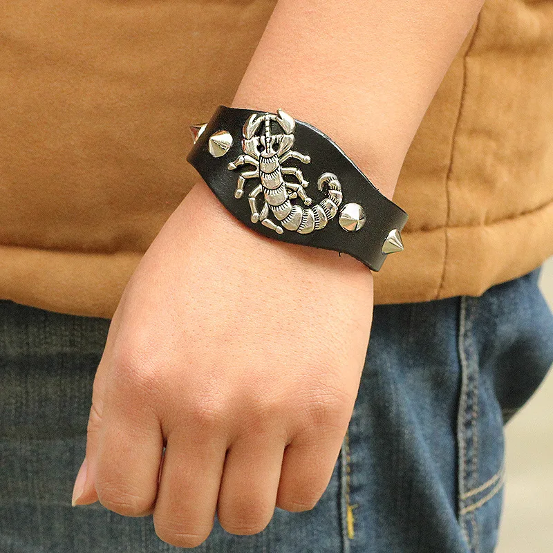 2020 новый дизайн готический панк рок Широкий кожаный заклепки Скорпион браслет