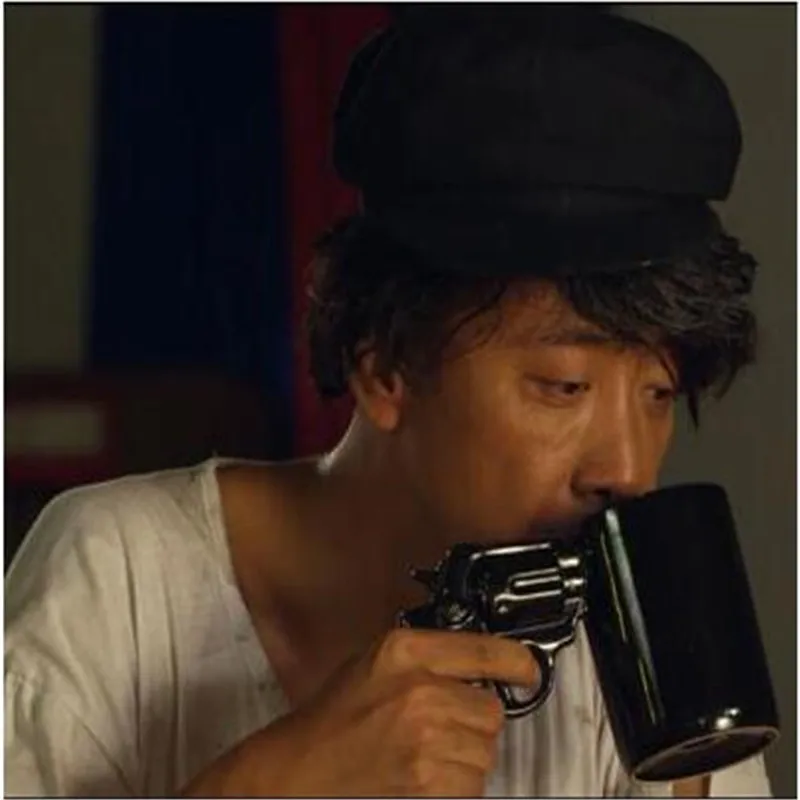 Пистолета творческой личности стильная кофейная кружка молочная студенческая