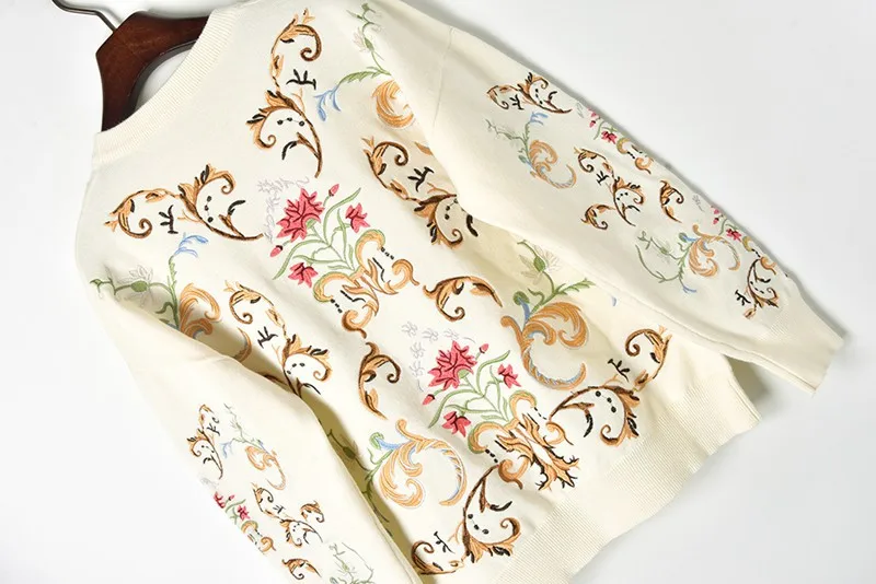 Embroidery Women Sweater 2018 Winter Retro Flower Crew Neck Luxurious Sweaters and Pullovers Knit Tops | Женская одежда