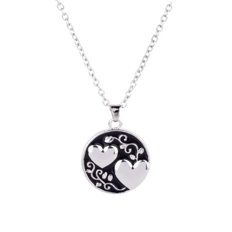

2020 New Fashion Best Friend Gift Lovers Heart Shaped Pendant Necklace Alloy Statement Men and Women Necklace