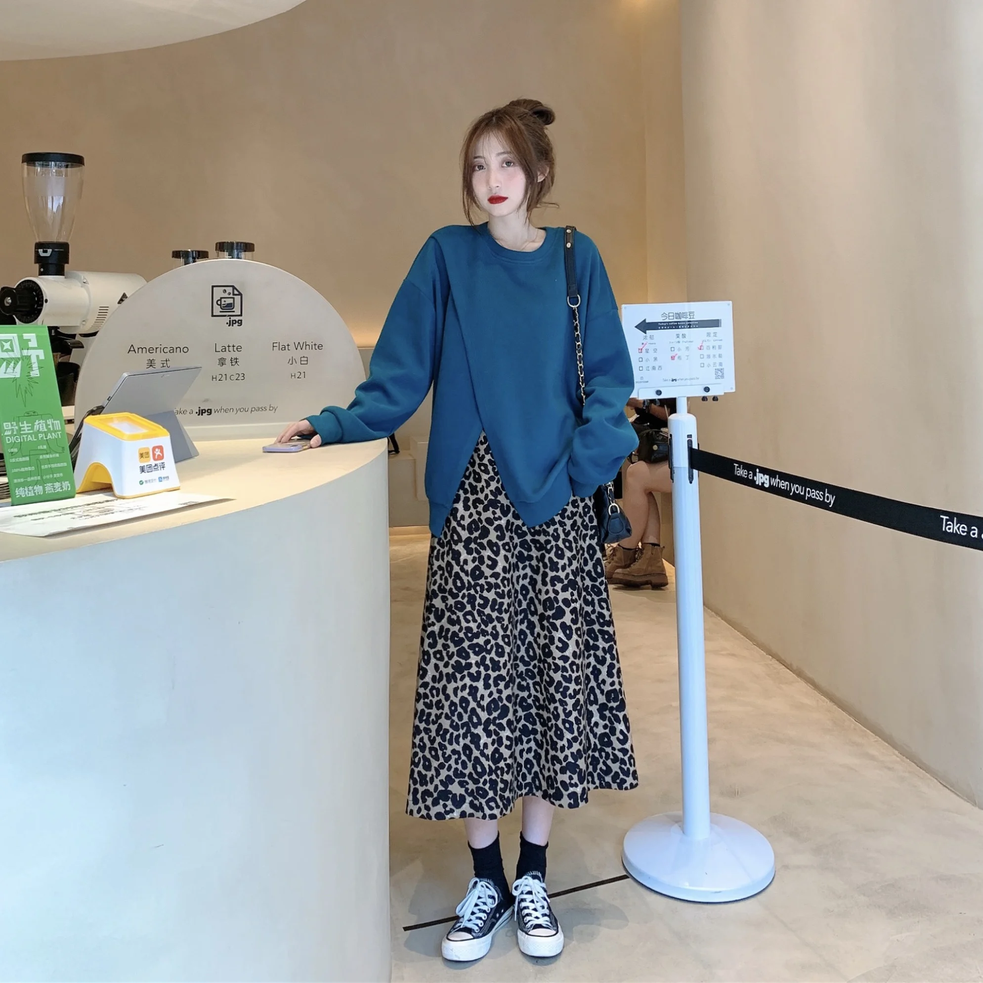 

2021 Early Autumn New Retro Blue Sweater with Skirt Two-Piece Suit Popular Street Dress for WomenNuyoah
