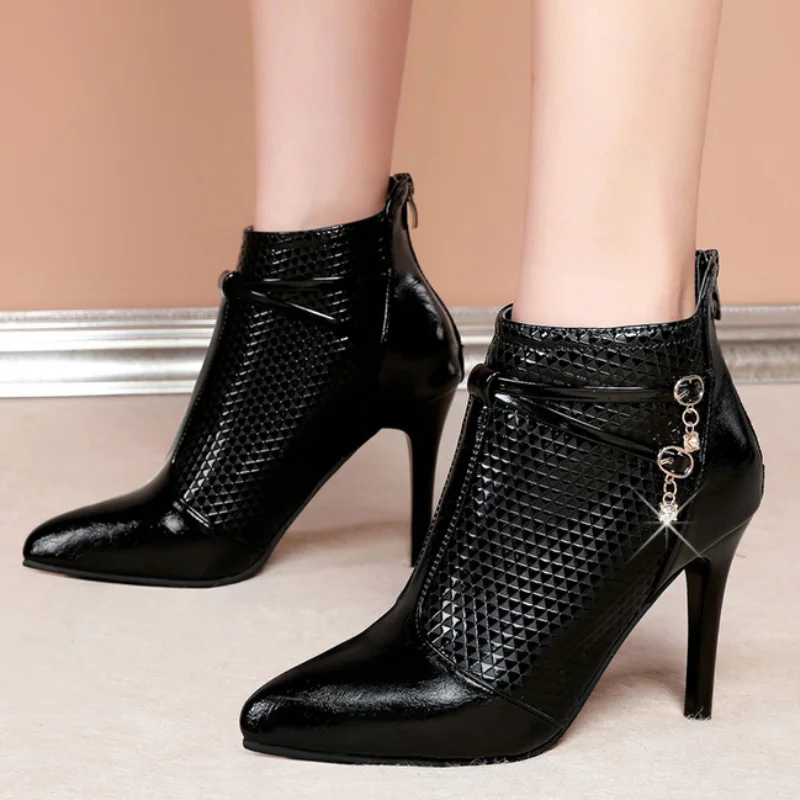 

2021 Winter New Designer Zipper Pointed Toe Ankle Boots Sexy Super High Heels Lady Boots Fashion Snow Party Pumps Shoes Mujer