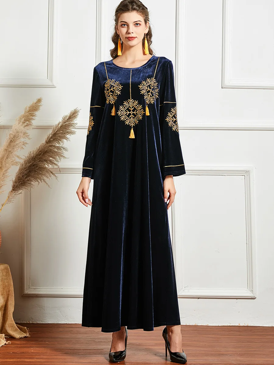 Женское бархатное платье с вышивкой длинное в арабском стиле зима 2021 | Женская