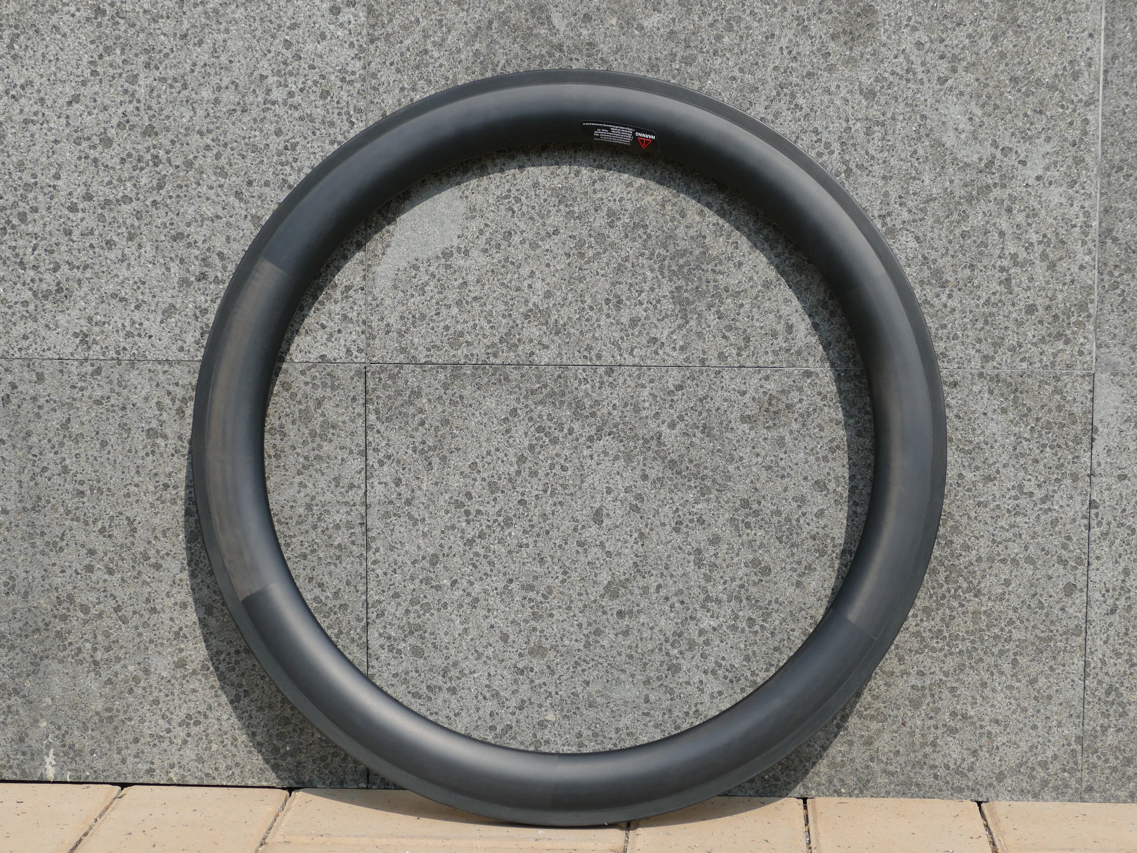 В том числе 1 пара обода полностью карбоновые для шоссейного велосипеда