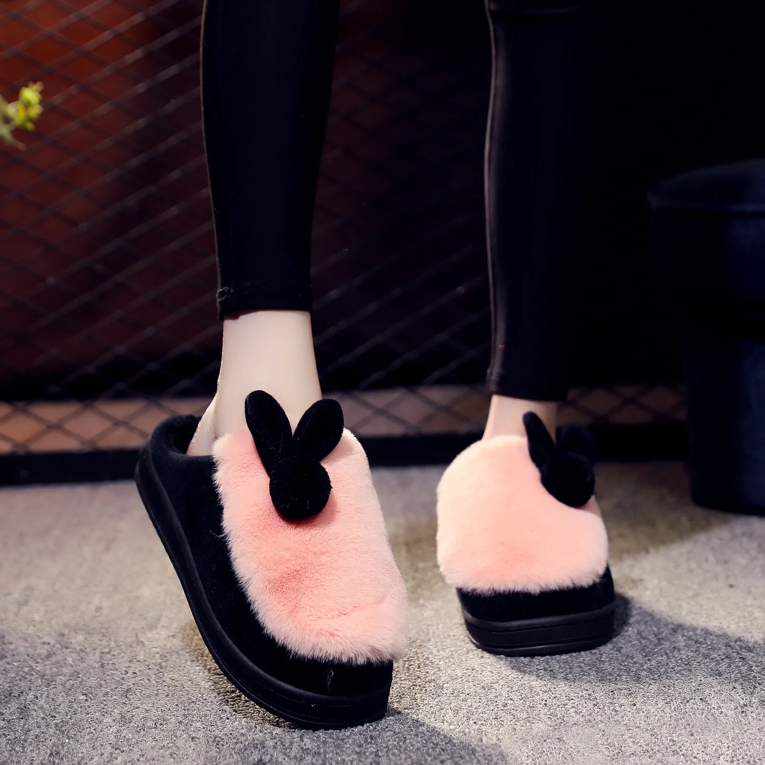 Тапки женские зимние меховые плюшевые шлепанцы симпатичный дизайн кролика