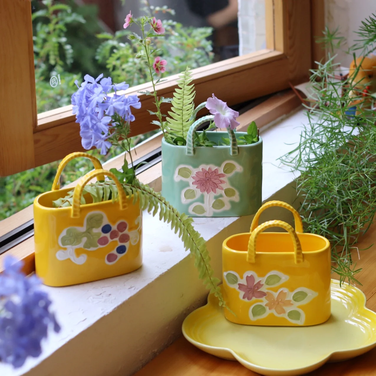 

Creative Painted Ceramic Handbag Vase Small Flower Basket Pot Desk Aesthetic Cute Room Home Decoration Accessories