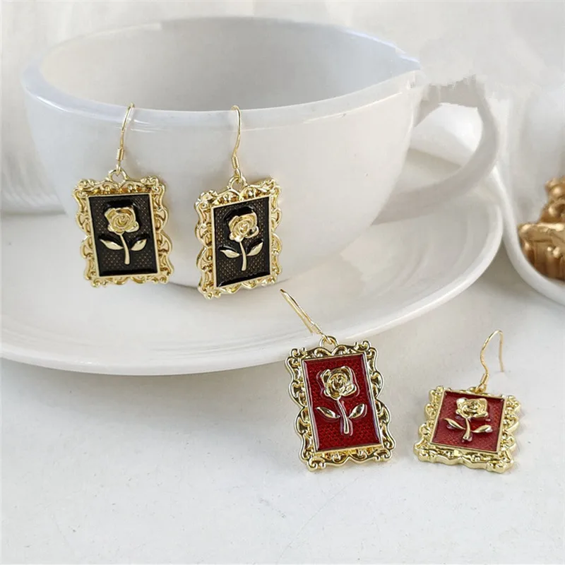

XIALUOKE Fashion Retro Metal Square Frame Rose Earrings For Women Creative Joker Bohemia Tassel Drop Earrings Jewelry Gift