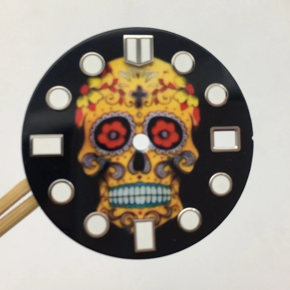 

Дисковый модифицированный Циферблат диаметром 28,5 мм, буквально адаптирован для движений головного света NH35 без логотипа