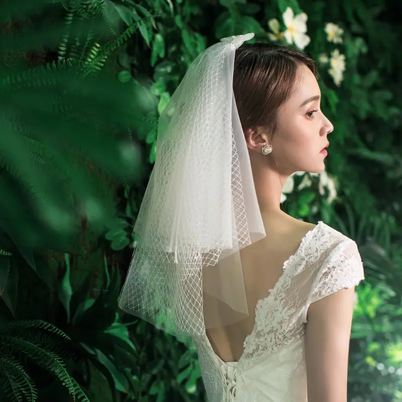 4 Tier Layered Women Wedding Veil Hollow Out Grid Mesh Short Fluffy Tulle Retro Bridal Veil Night Party Costume With Metal Combs
