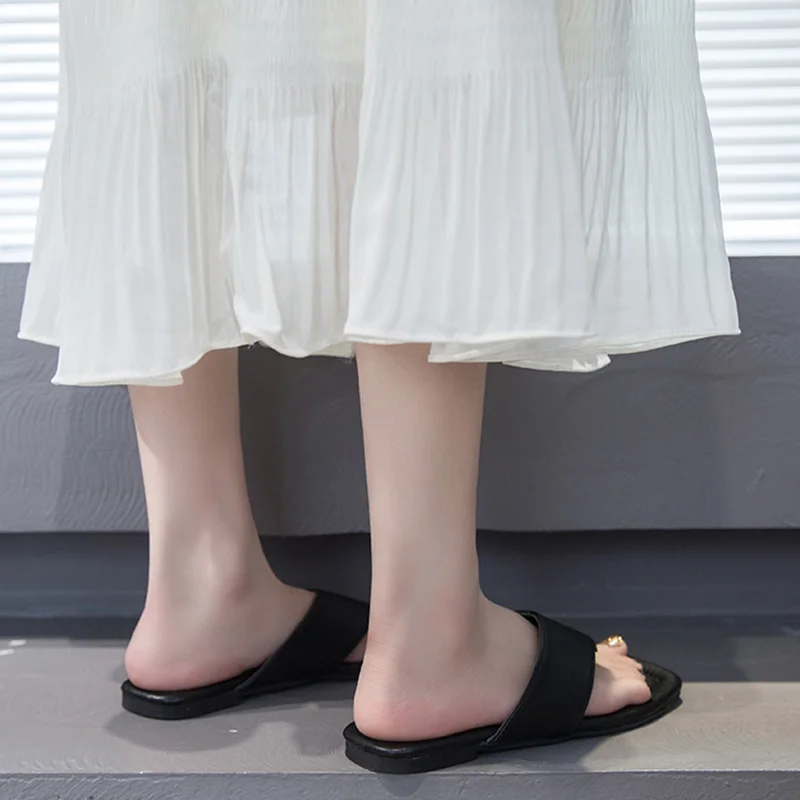 

Fashion flip flops women beach slippers soft leather flat slippers women comfortable sandals