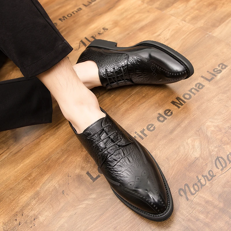 

New Arrival Fashion Leather Men's Shoes Business Formal Brogue Pointed Carved Oxfords Vintage comfortable Wedding Dress Shoes