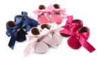 Обувь принцессы для маленьких девочек; Нескользящая обувь на плоской мягкой подошве для малышей; Хлопковая резиновая кроватка с милым бантом-бабочкой для малышей 0-18 месяцев